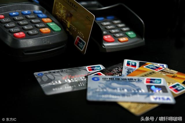 現(xiàn)在個(gè)人POS機(jī)辦理很簡(jiǎn)單，只要提供身份證，信用卡就能馬上辦理，然后自行下載APP軟件，注冊(cè)實(shí)名認(rèn)證后就能刷卡收款，非常方便。